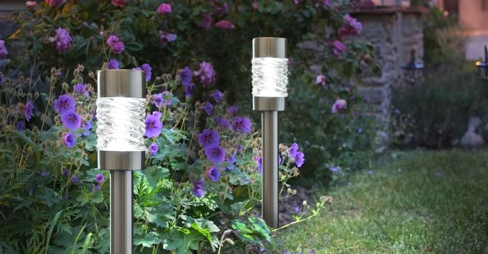 Záhradná solárna lampa