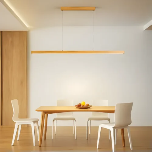 Drevený luster nad jedálenským stolom