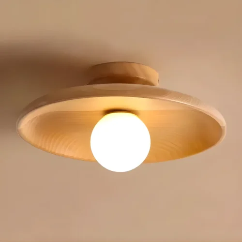 Stropné svietidlo s dreveným tienidlom